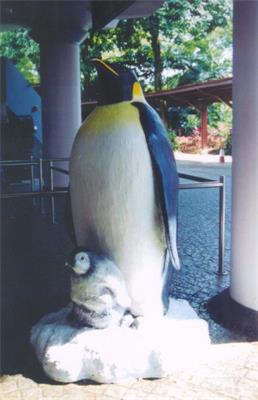帝企鹅母子雕塑