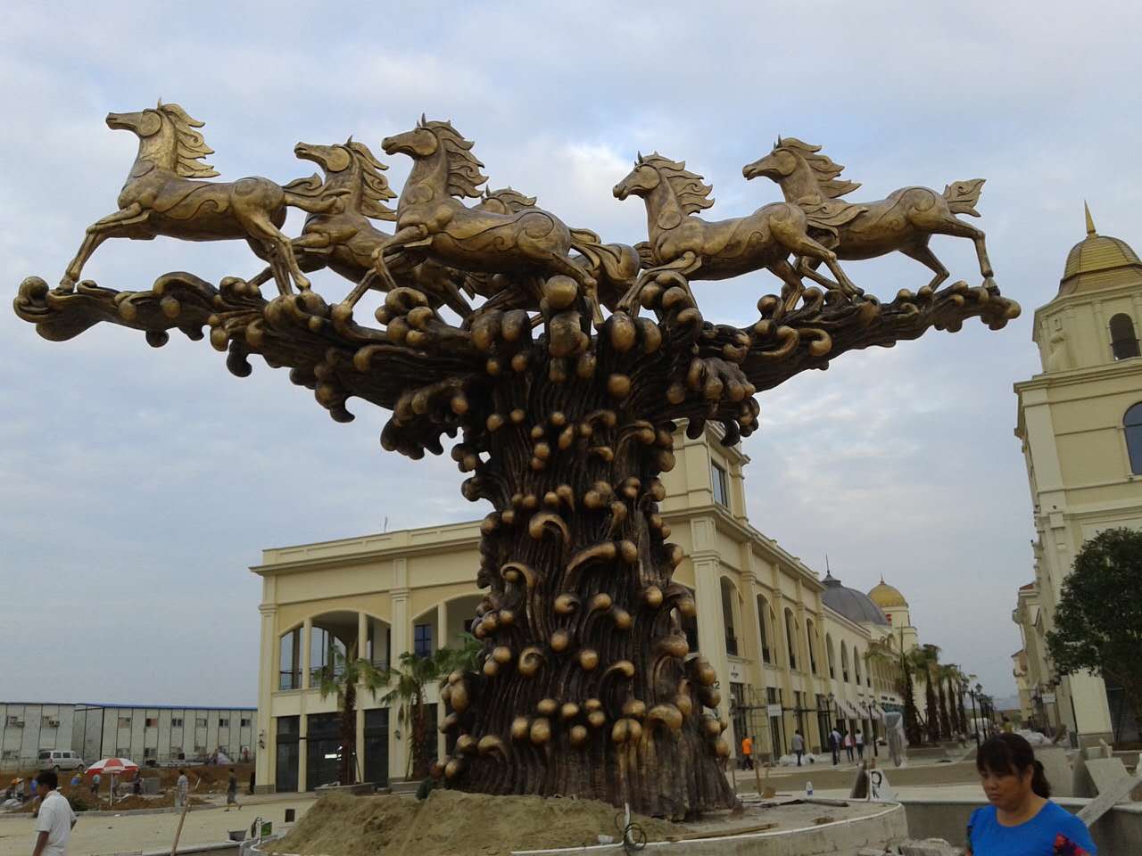 南京奥特莱斯的大型雕塑