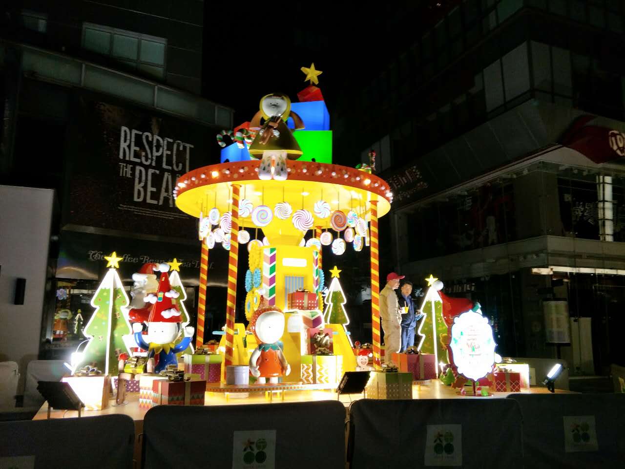 大宁广场圣诞节主题雕塑