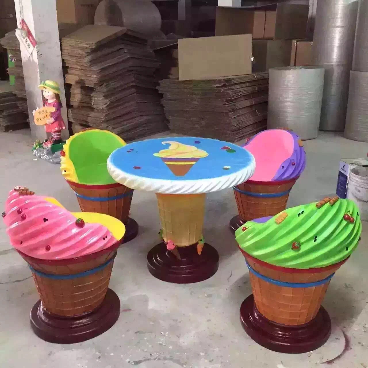 冰淇淋主题桌椅雕塑