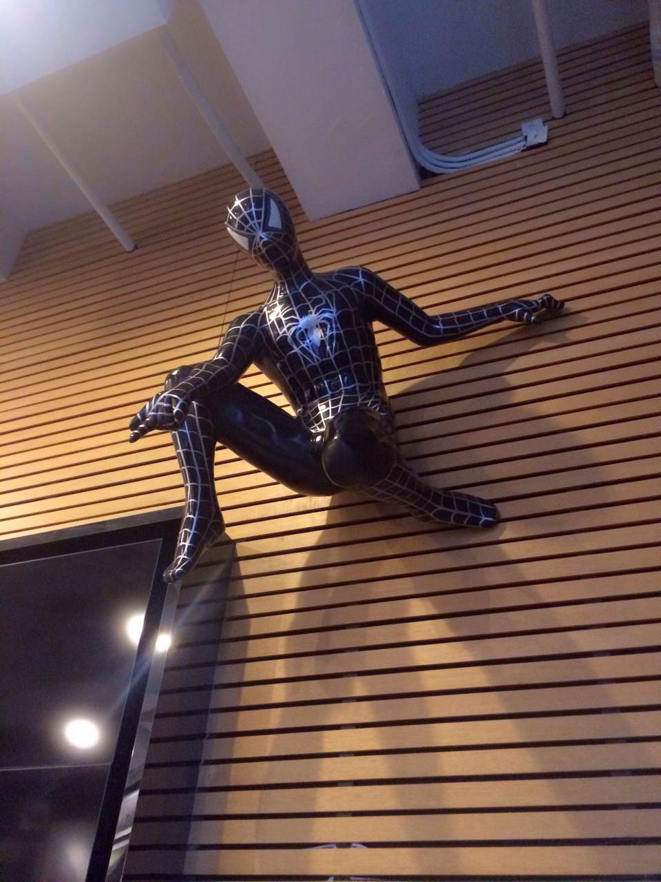 玻璃钢蜘蛛侠雕塑