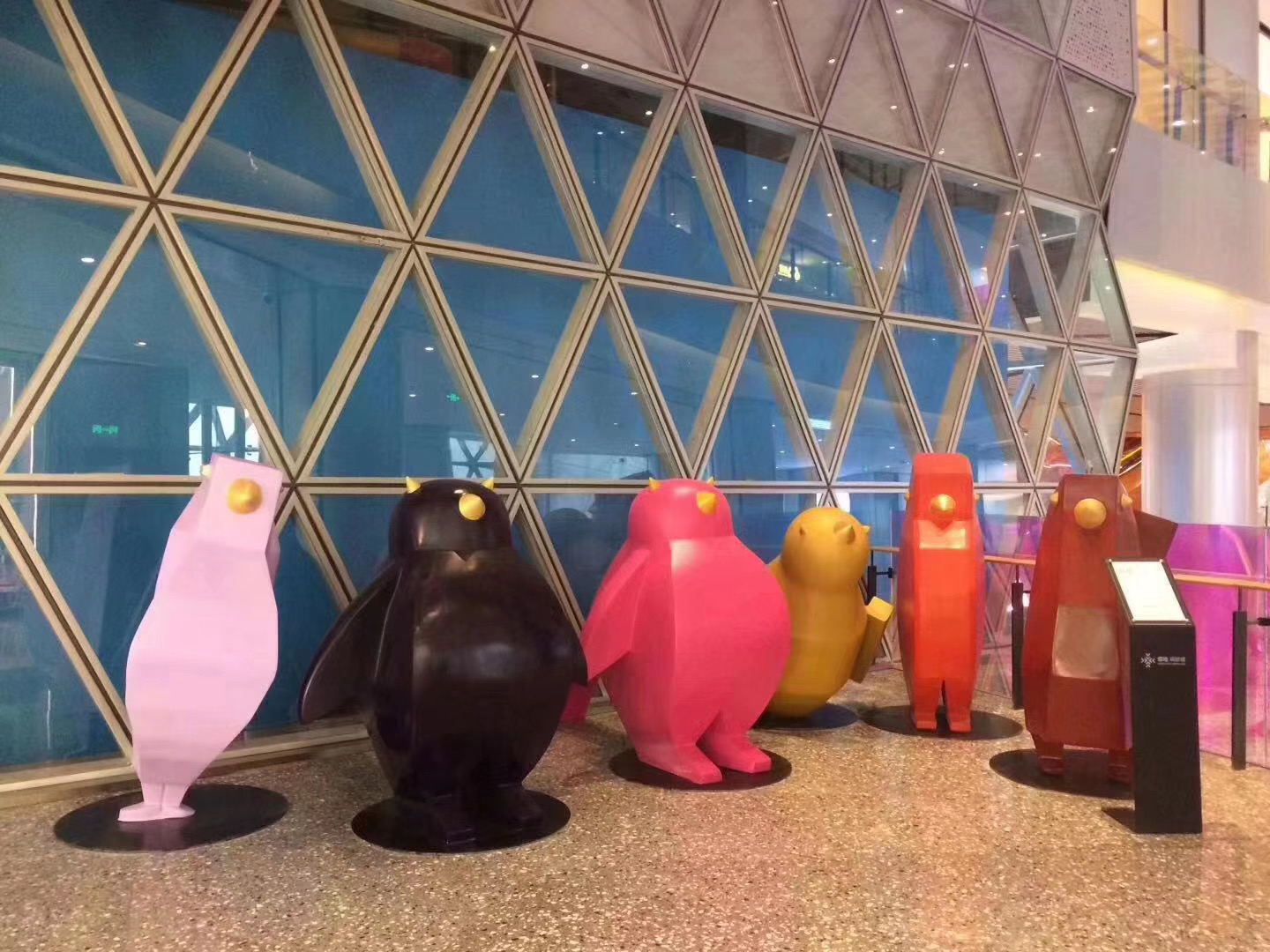 玻璃钢动物企鹅雕塑